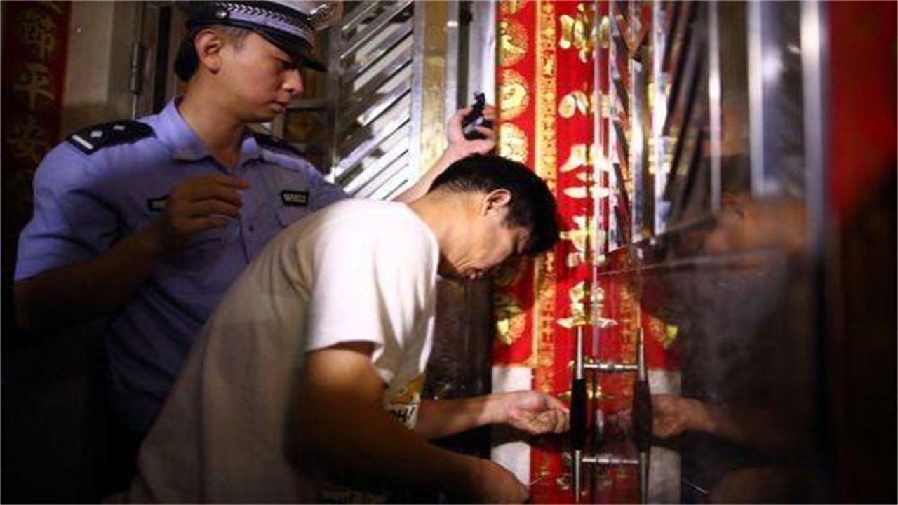 新桥镇请开锁师傅开了锁后，师傅为什么一般都不进门，就算主人请也不进去？